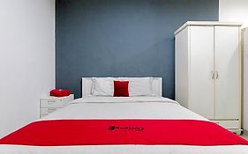 Reddoorz Plus Near Living Plaza Jababeka