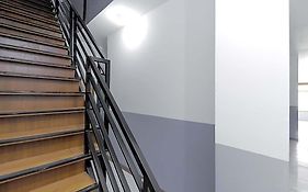 Reddoorz Plus Near Living Plaza Jababeka